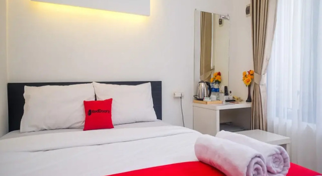 RedDoorz Near Ambarrukmo Area, Book Hotel Hoteller i Demangan med pool, Swimmingpool