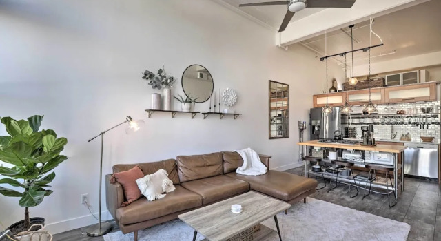 Апартаменты Chic SLC Downtown Studio Loft: Walk to Shops