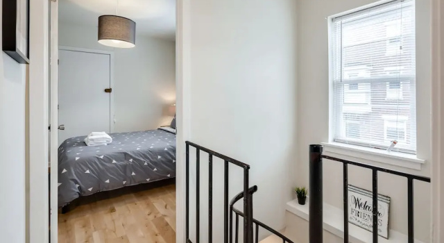 Great Location-steps to Rittenhouse 2 BED 1 Bath, Забронировать Апартаменты/квартира Филадельфия Philadelphia Metropolitan Area, рядом с Benjamin Franklin's Grave