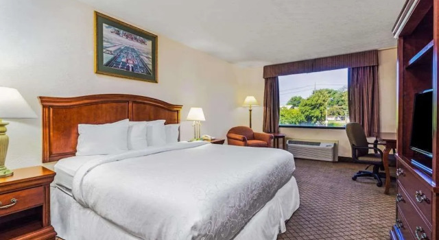 Holiday Inn Hotel And Suites, Book Hotel Columbus Ohio