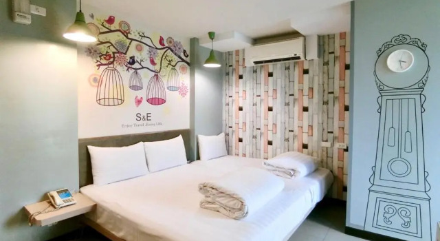 Трёхместный номер Standard S&E Hotel