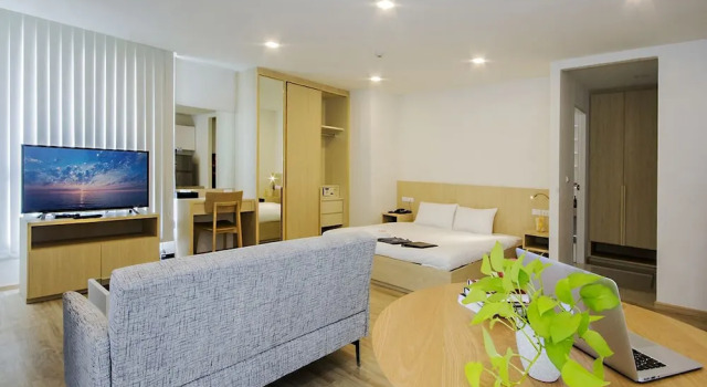 Двухместная студия Premium с балконом Karin Hotel And Serviced Apartment