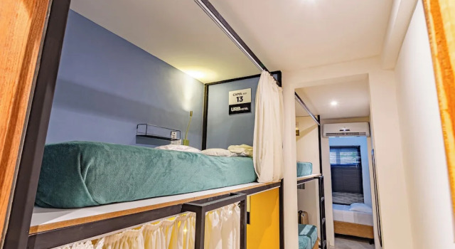 Кровать в общем номере (женский номер) URB Hotel