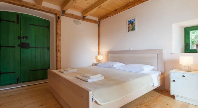 Коттедж с 4 комнатами с частичным видом на море Cypress Cottage