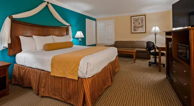 Номер Standard с видом на гавань Best Western Harbour Inn & Suites Huntington - Sunset Beach