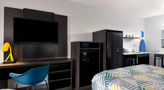 Четырёхместный номер Standard Studio 6 Meridian, MS Bonita Lakes