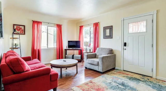 Las Cruces Home w/ Fenced Yard: Recently Remodeled, Забронировать Дом для отпуска Лас-Крусес Нью-Мексико