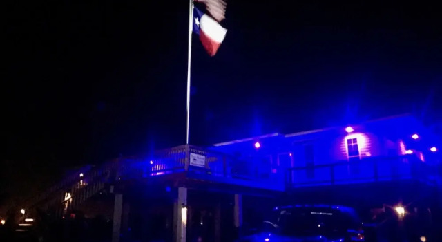 1931 Avenue F House by RedAwning, Rezerwuj Dom wakacyjny Hotele w Bolivar Peninsula z parkingiem, Parking