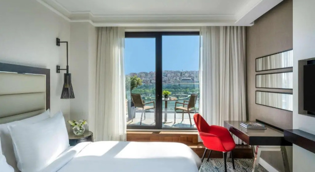Двухместный номер Premium с видом на море Mövenpick Istanbul Hotel Golden Horn