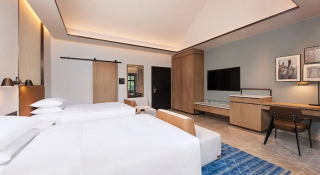 Camera quadrupla Deluxe con balcone e con vista sul giardino Four Points by Sheraton Hainan, Qiongzhong