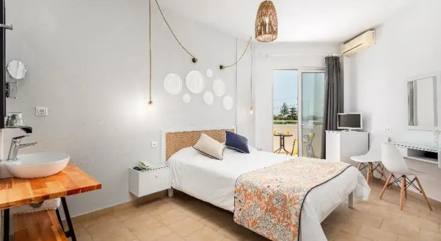 Двухместный номер Standard с балконом и с видом на море Mrs Chryssana Beach Hotel