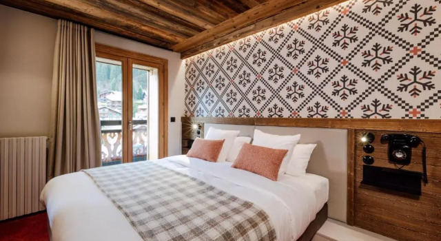 Четырёхместный номер Standard с балконом Hôtel Névé