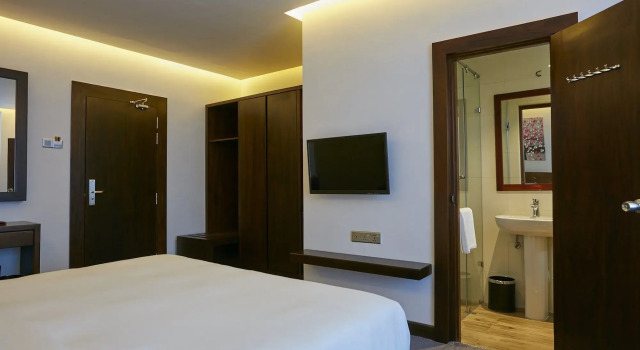 Galway Heights Hotel, Забронировать Отель Нувара-Элия округ Нувара-Элия
