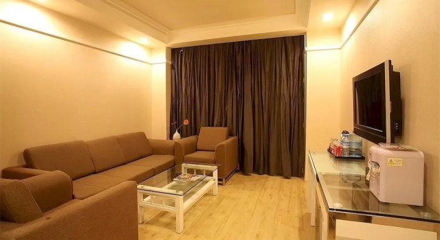 Home Inn (Xi'an Dayan Pagoda Xiaozhai Taibai South Road Metro Station), Забронировать Отель Яньта 