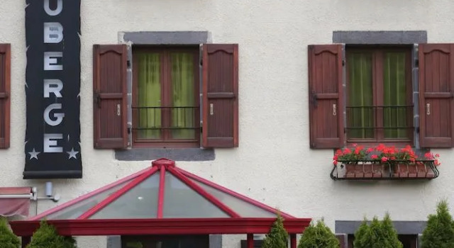 Hotel Auberge de la Providence, Book Hostel / Vandrerhjem Hostels i Cantal, Hostel / Vandrerhjem