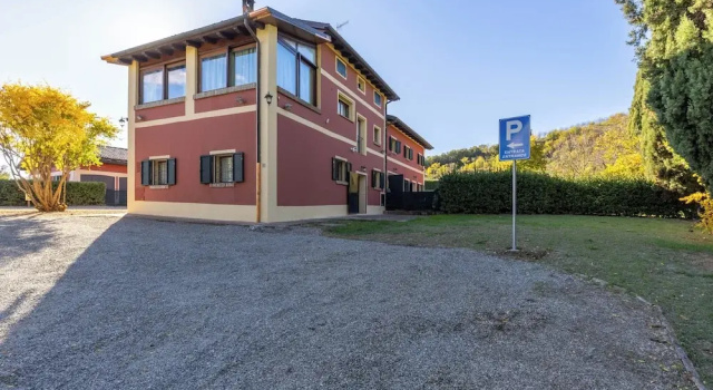 Borgo Malvasia- La Cascina, Забронировать Отель «постель и завтрак» Отели провинции Болоньи с парковкой, Парковка