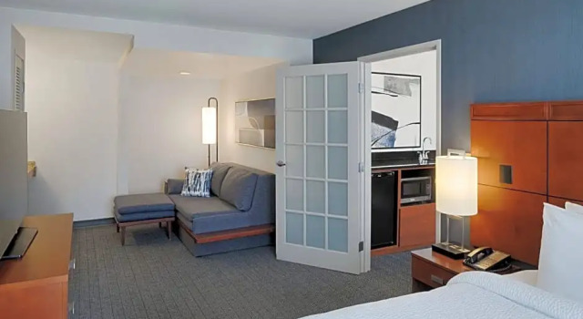 Dwuosobowy suite 1 sypialnia Courtyard Springfield Downtown