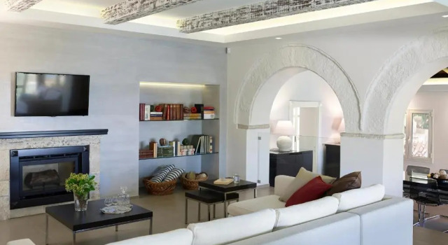 Luxurious 4 bedroom villa Xris with infinity pool and beach access, Забронировать Вилла Отели периферийной единицы Теспротия с парковкой, Парковка