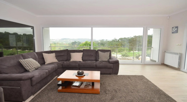 Spacious Villa in Salir de Mato with Private Pool, Terrace, Rezerwuj Willa Wille w Centro Region, Willa