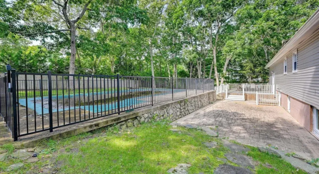 Hampton Bays Retreat: Walk to Squires Beach!, Book Hotel Hampton Bays The Hamptons