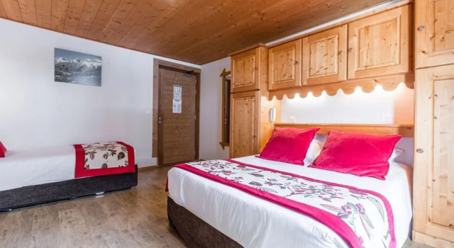 Трёхместный номер Standard с балконом Hotel Les Bruyères