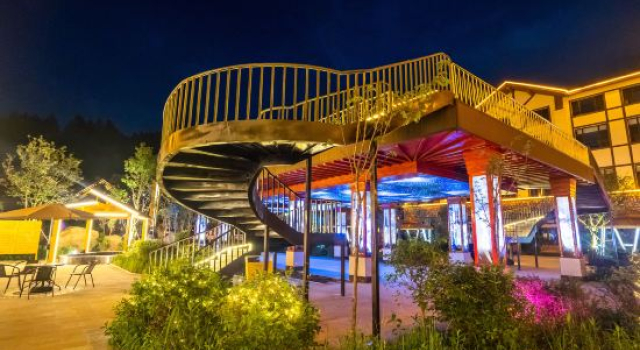Changbai Mountain Tianmu Pengrui Hot Spring Hotel, Rezerwuj Hotel Hotele 4-gwiazdkowe w Jilin, 4*