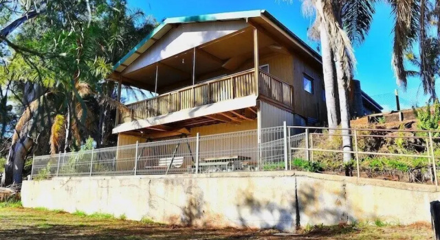 Семейный коттедж с 3 комнатами с красивым видом из окна Mundic Waterfront Cottages