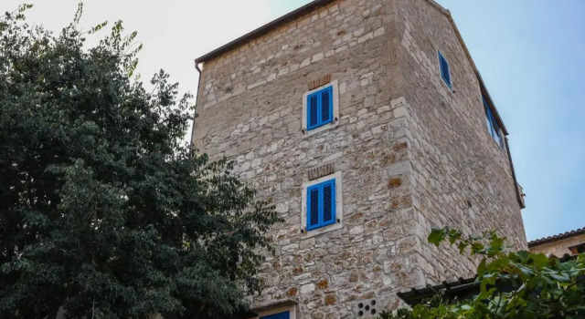 Hvar Old Dalmatian House Junior Suite - Deck 1, Забронировать Отель Хвар Остров Хвар, рядом с Частный Пляж «Си Ю Румс»