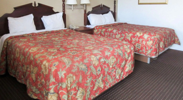 Regency Inn - Terre Haute, Varaa Hotelli Terre Haute Indiana