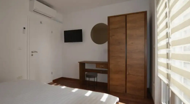 Warm and Welcoming Apartment With Balcony