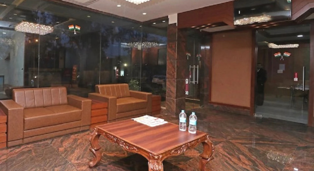 Stayapart Hotel Prema Palace, Забронировать Отель Нагла-Димар штат Уттар-Прадеш