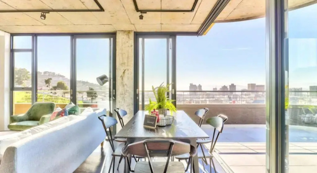Natural light, Penthouse luxury, 24hr Security, Забронировать Отель Отели Кейптауна с парковкой, рядом с South African Museum And Planetarium, Парковка