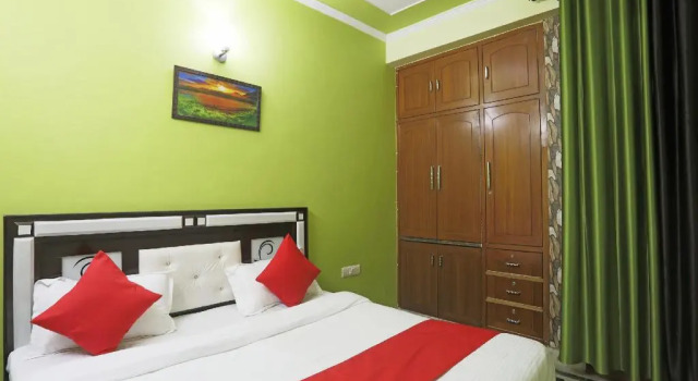 Krishna Residency By OYO Rooms, Забронировать Отель Нойда штат Уттар-Прадеш