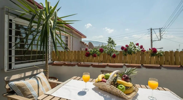 Апартаменты Splendid Views from a Cozy Cottage with a Garden Terrace
