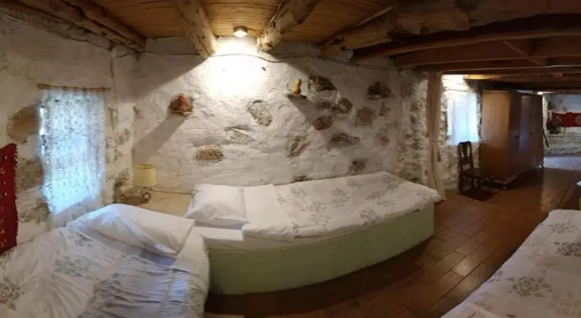 Traditional 1697 Thalamai house, Book Hotel East Mani Lakonia