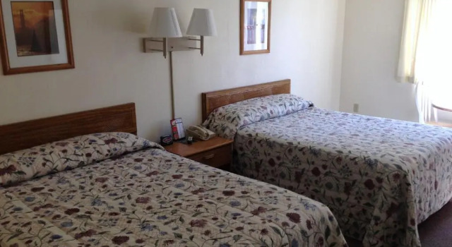 Четырёхместный номер Standard с видом на озеро Ludington Pier House