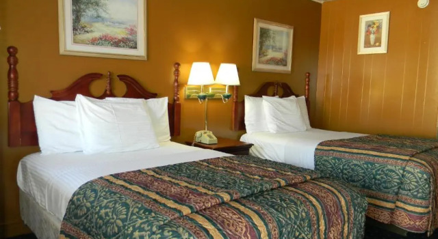 Четырёхместный номер Standard Fairfax Motel