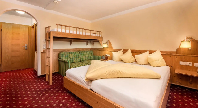 Familien-Wellness Hotel Dörflwirt, Rezervovat Hotel Hotely v Tyrolsko se snídaní, Snídaně