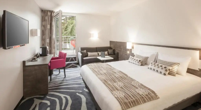 Двухместный номер Superior Logis Hotel Restaurant & SPA Au Comte dOrnon