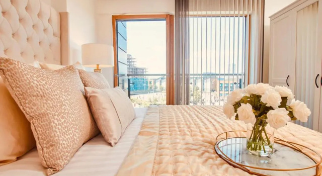 Апартаменты Deluxe King Deluxe City Apt Large Balcony& Free Parking!