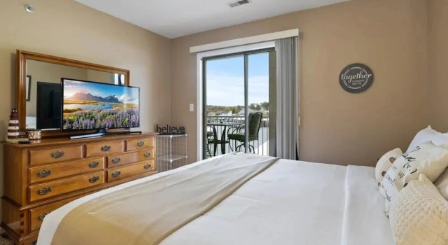 Lakefront Condo With Boat Slip