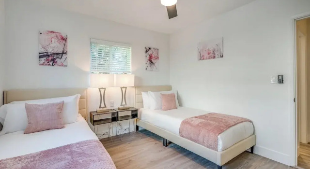 Friendly Fox Luxury Home with Pool & Spa, Забронировать Курортный отель Курортные отели Форт-Лодердейл, Курортный отель