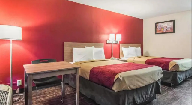 Четырёхместный номер Deluxe Econo Lodge Fort Payne