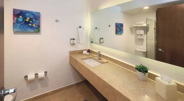 Четырёхместный номер Standard с балконом Holiday Inn Resort Mazatlan by IHG
