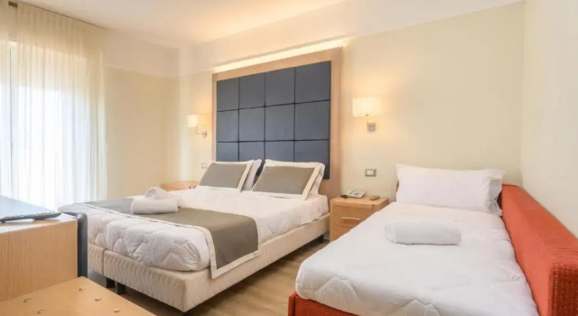 Трёхместный номер Standard Atlas Hotel