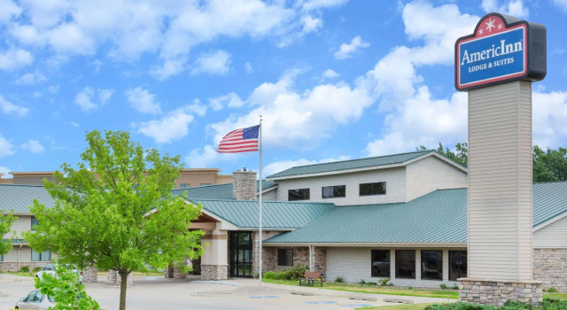 Люкс с 2 комнатами рядом с пляжем AmericInn by Wyndham Ankeny/Des Moines