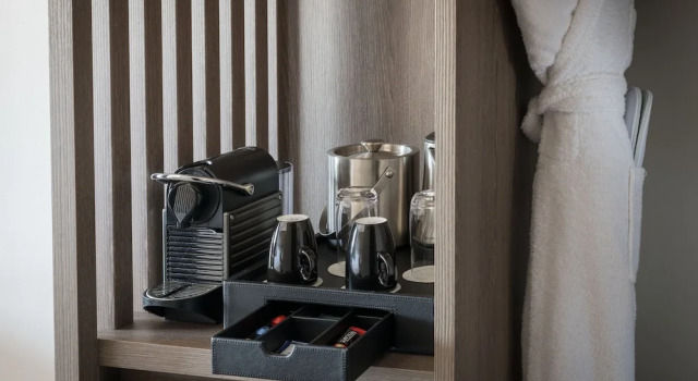 Четырёхместный семейный номер Standard Paris Marriott Charles de Gaulle Airport Hotel