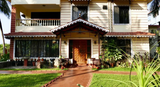 SHANUS SEASIDE INN - A Family-Run Guesthouse just 100 metres from Candolim Beach, Prenota Hotel Candolim 