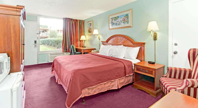 Howard Johnson by Wyndham Tropical Palms Kissimmee, Rezerwuj Hotel Kissimmee Kissimmee