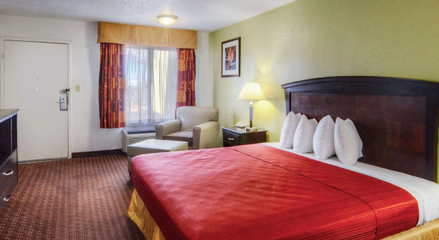 Quality Inn Plainview
